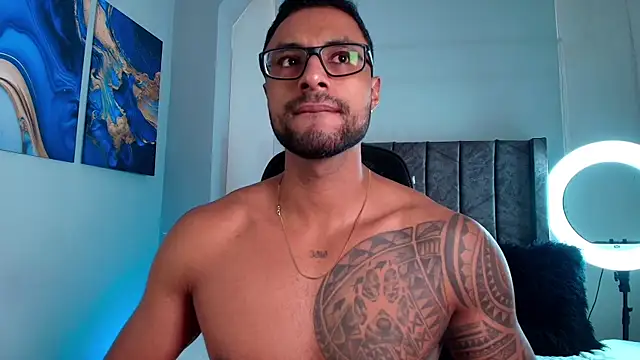 LiamGarcia1 online show from 20, 4, 2026