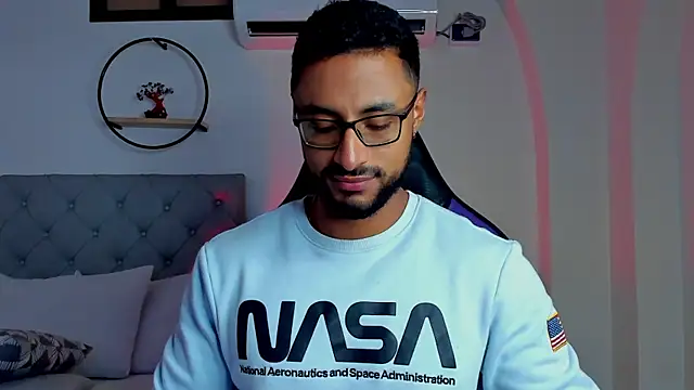 LiamGarcia1 online show from 13, 2, 2025
