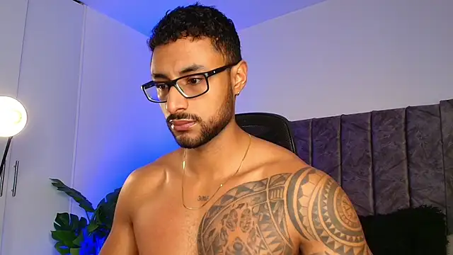 LiamGarcia1 online show from 21, 10, 2025