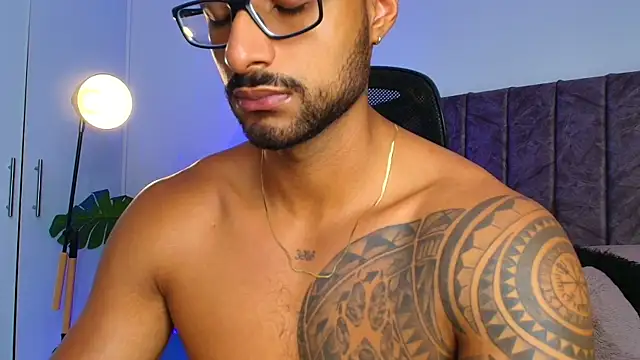 LiamGarcia1 online show from 13, 11, 2025