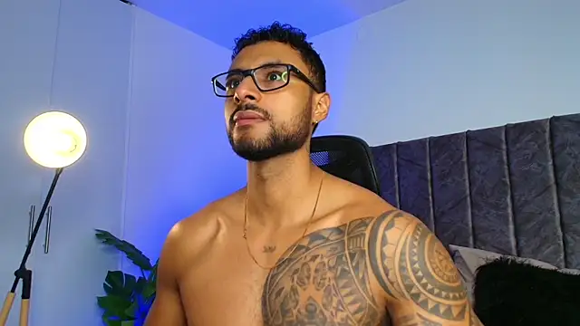 LiamGarcia1 online show from 17, 10, 2025