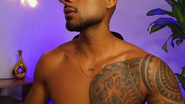 LiamGarcia1 online show from 15, 12, 2025