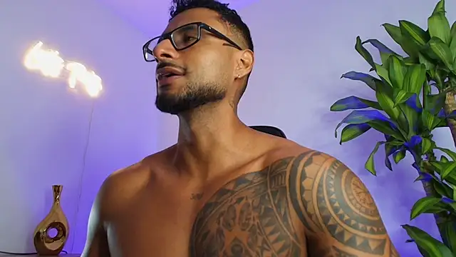 LiamGarcia1 online show from 16, 12, 2025