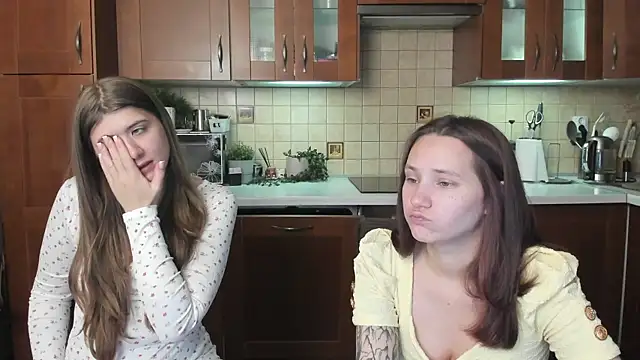 Snapshot of HotCaramellsTV chatting on 17, 7, 2026 HotCaramellsTV online show from 17, 7, 2026