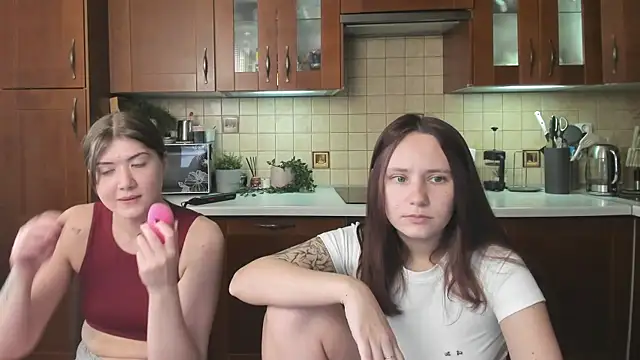Snapshot of HotCaramellsTV chatting on 6, 7, 2026 HotCaramellsTV online show from 6, 7, 2026