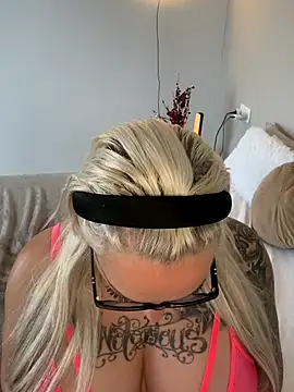 Snapshot of Nina_LiveXXX chatting on 7, 1, 2026 Nina LiveXXX online show from 7, 1, 2026