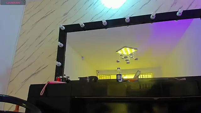 ElisabethMassey online show from 9, 1, 2026