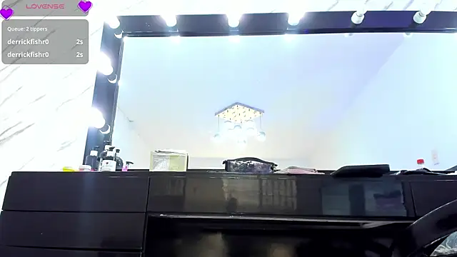 ElisabethMassey online show from 1, 11, 2025