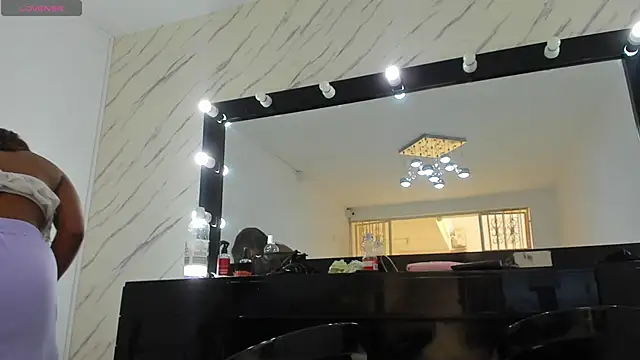 ElisabethMassey online show from 6, 1, 2026