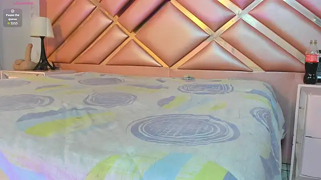 ElisabethMassey online show from 1, 3, 2026