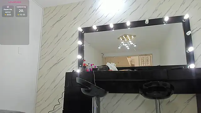 ElisabethMassey online show from 17, 12, 2025