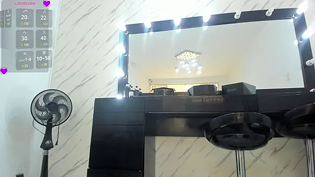 ElisabethMassey online show from 23, 10, 2025