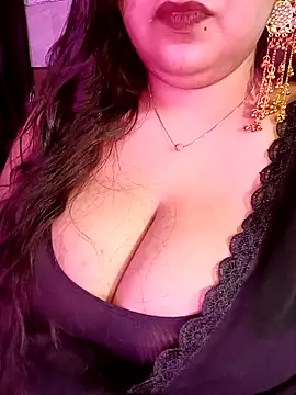 Snapshot of Suhanakhan00 chatting on 17, 5, 2026 Suhanakhan00 online show from 17, 5, 2026