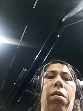 Karenn12 online show from 6, 11, 2025