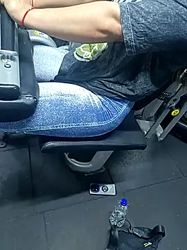 Karenn12 online show from 7, 11, 2025