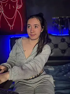 Sophie LS online show from 5, 6, 2026
