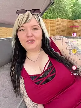 Snapshot of CurvyAngelina_Official chatting on 10, 5, 2026 CurvyAngelina Official online show from 10, 5, 2026