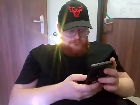 Snapshot of 1212lukasz chatting on 4, 4, 2026 1212lukasz online show from 4, 4, 2026