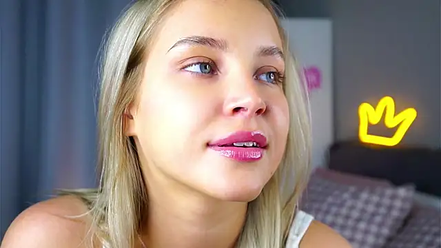 Snapshot of AftonConnett chatting on 6, 11, 2025 AftonConnett online show from 6, 11, 2025