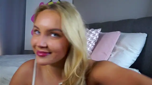 Snapshot of AftonConnett chatting on 5, 10, 2025 AftonConnett online show from 5, 10, 2025