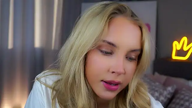 Snapshot of AftonConnett chatting on 9, 10, 2025 AftonConnett online show from 9, 10, 2025