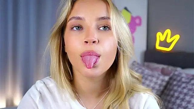 Snapshot of AftonConnett chatting on 7, 10, 2025 AftonConnett online show from 7, 10, 2025