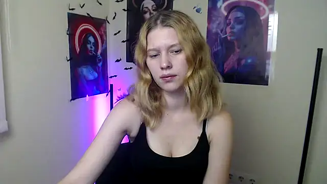 Snapshot of StellaCRL chatting on 9, 11, 2025 StellaCRL online show from 9, 11, 2025