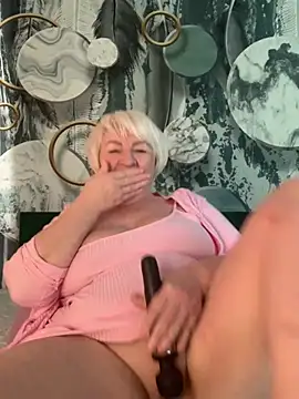 Laura Millf online show from 26, 2, 2026