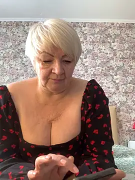 Laura Millf online show from 3, 3, 2025