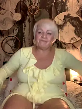 Laura Millf online show from 7, 11, 2025