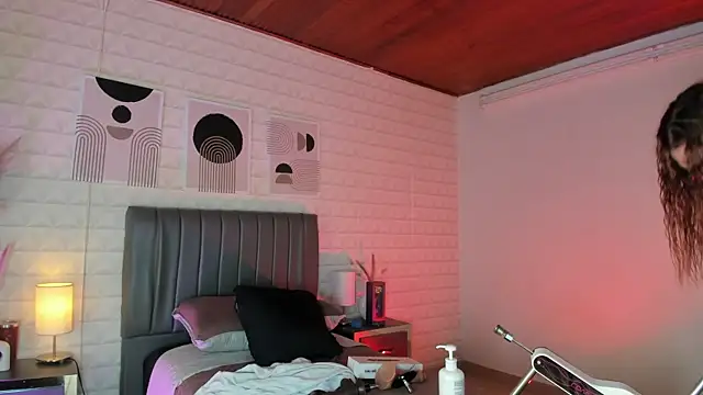Lizzie-Evans online show from 11, 6, 2026