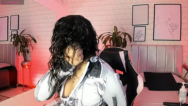 Lizzie-Evans online show from 15, 4, 2026