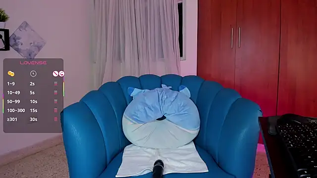 Julie Markk online show from 14, 11, 2025