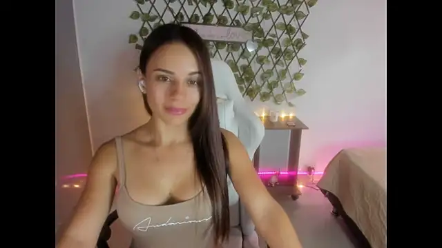 Snapshot of Sara_lopez_28 chatting on 27, 10, 2025 Sara lopez 28 online show from 27, 10, 2025