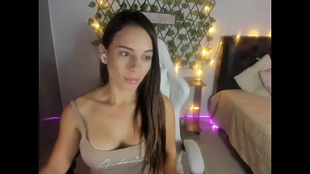 Snapshot of Sara_lopez_28 chatting on 14, 11, 2025 Sara lopez 28 online show from 14, 11, 2025