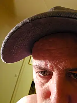 Snapshot of HeteroHotGuy1 chatting on 4, 1, 2025 HeteroHotGuy1 online show from 4, 1, 2025