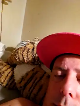 Snapshot of HeteroHotGuy1 chatting on 10, 9, 2025 HeteroHotGuy1 online show from 10, 9, 2025