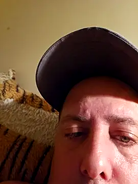 Snapshot of HeteroHotGuy1 chatting on 3, 10, 2025 HeteroHotGuy1 online show from 3, 10, 2025