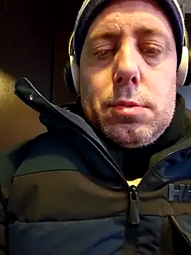 Snapshot of HeteroHotGuy1 chatting on 17, 3, 2025 HeteroHotGuy1 online show from 17, 3, 2025