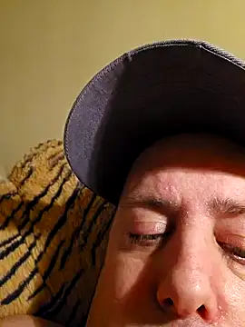 Snapshot of HeteroHotGuy1 chatting on 6, 2, 2025 HeteroHotGuy1 online show from 6, 2, 2025