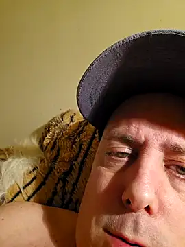 Snapshot of HeteroHotGuy1 chatting on 10, 2, 2025 HeteroHotGuy1 online show from 10, 2, 2025