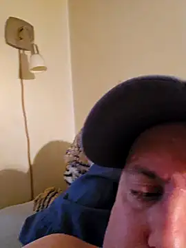 Snapshot of HeteroHotGuy1 chatting on 27, 1, 2025 HeteroHotGuy1 online show from 27, 1, 2025
