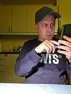 Snapshot of HeteroHotGuy1 chatting on 14, 1, 2025 HeteroHotGuy1 online show from 14, 1, 2025