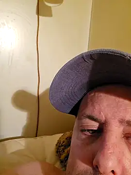 Snapshot of HeteroHotGuy1 chatting on 20, 1, 2025 HeteroHotGuy1 online show from 20, 1, 2025