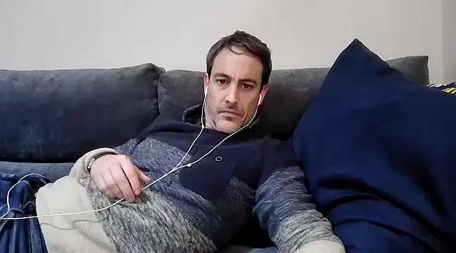 Snapshot of basquehotboy chatting on 14, 3, 2025 basquehotboy online show from 14, 3, 2025