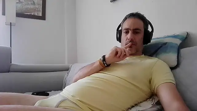 Snapshot of basquehotboy chatting on 15, 4, 2026 basquehotboy online show from 15, 4, 2026