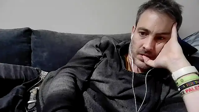 Snapshot of basquehotboy chatting on 1, 2, 2025 basquehotboy online show from 1, 2, 2025