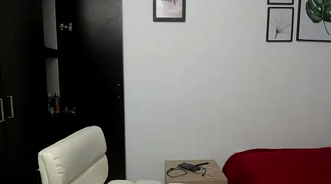 Snapshot of viki_mom chatting on 22, 3, 2025 viki mom online show from 22, 3, 2025