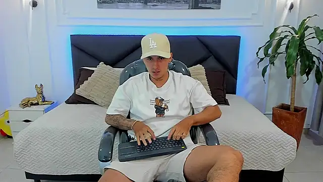 Damian23   online show from 2, 12, 2025