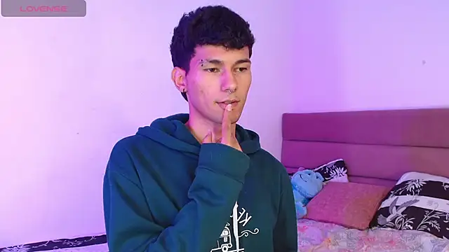 Snapshot of Alexx_tc chatting on 15, 11, 2025 Alexx tc online show from 15, 11, 2025